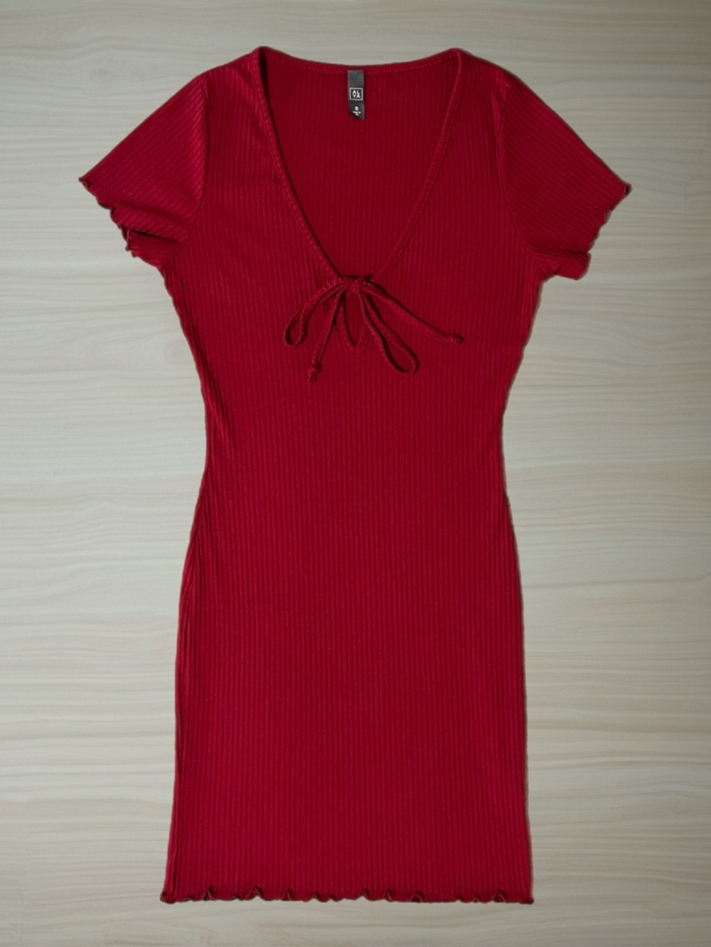 🔥 ALYA Red Bodycon Dress~Women’s Sz Sm~V-Neck w/ Tie & Keyhole Detailing~Ribbed - Picture 1 of 7